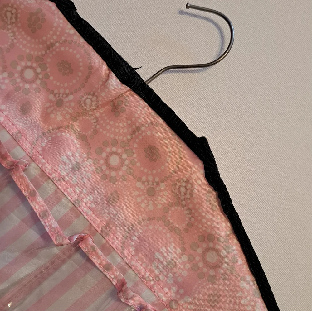 4/$15 🌻 Stylish Pink Hanging Organizer